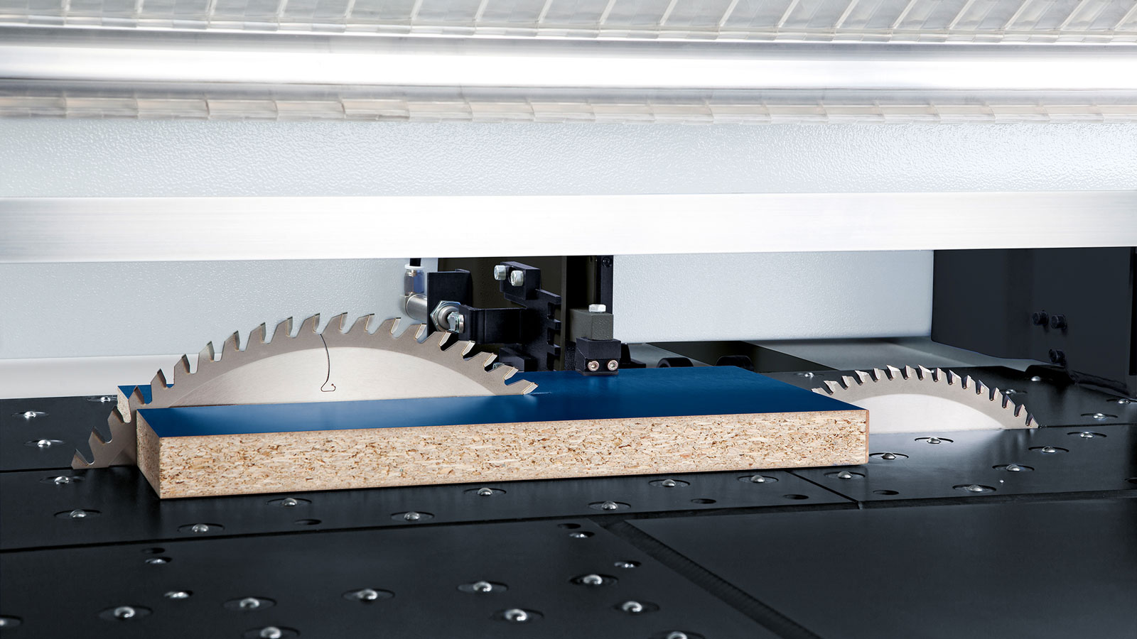 Panel saw and scoring blade cutting a decorative furniture board — HOMAG application example